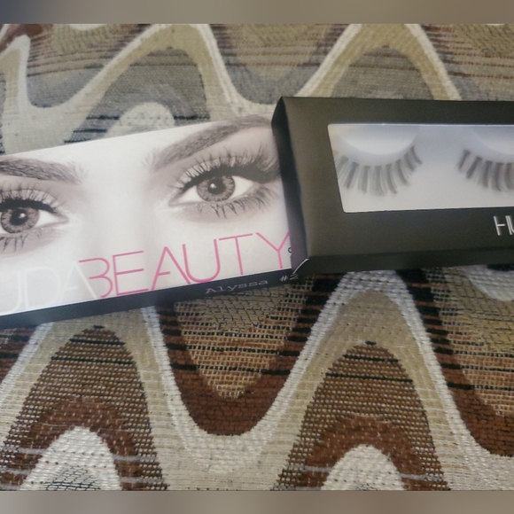 Huda Beauty Lashes (Choose your Style) - Picture 6 of 8